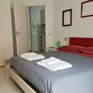 Caponapoli 8 , Napoli Italia